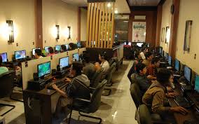 Warnet dan Rental PS: Tempat Nongkrong Gamer Era 2000-an